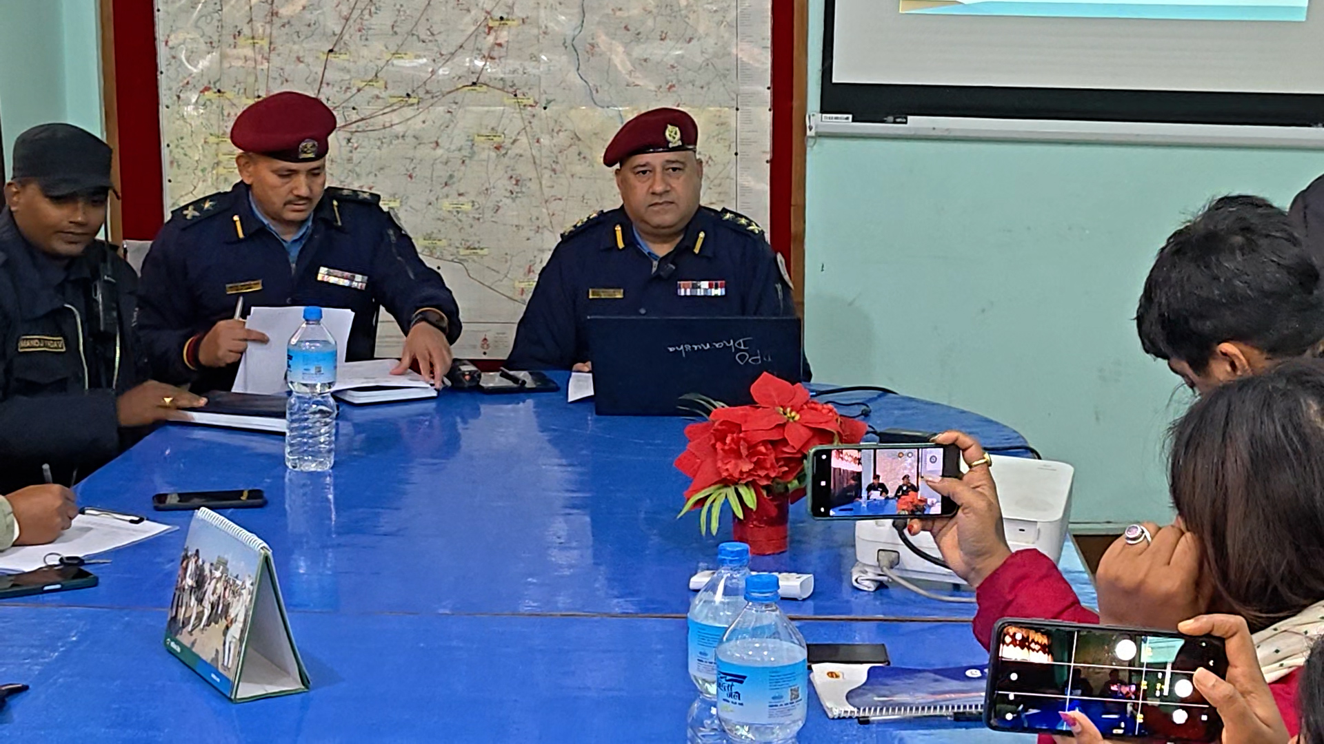 <span class='c1'>सर्वसाधारणको नाममा वालेट आईडी बनाई</span> <span class='c2'>ठगी गर्ने समुह पक्राउ</span>