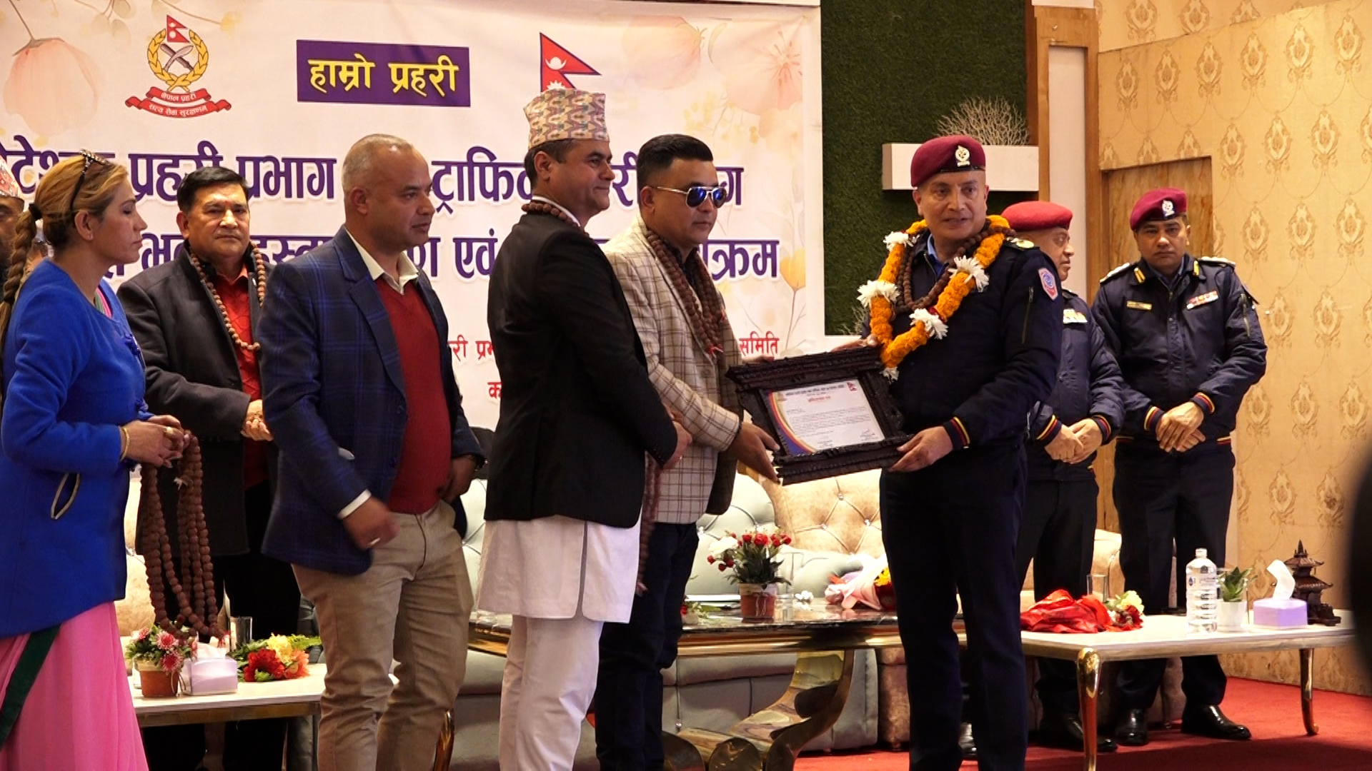 <span class='c1'>असन्तुष्टिहरुलाई ढुंगामुढाले प्रस्तुती गर्ने</span> <span class='c2'>अभ्यास सुधार गर्न जरुरी</span>