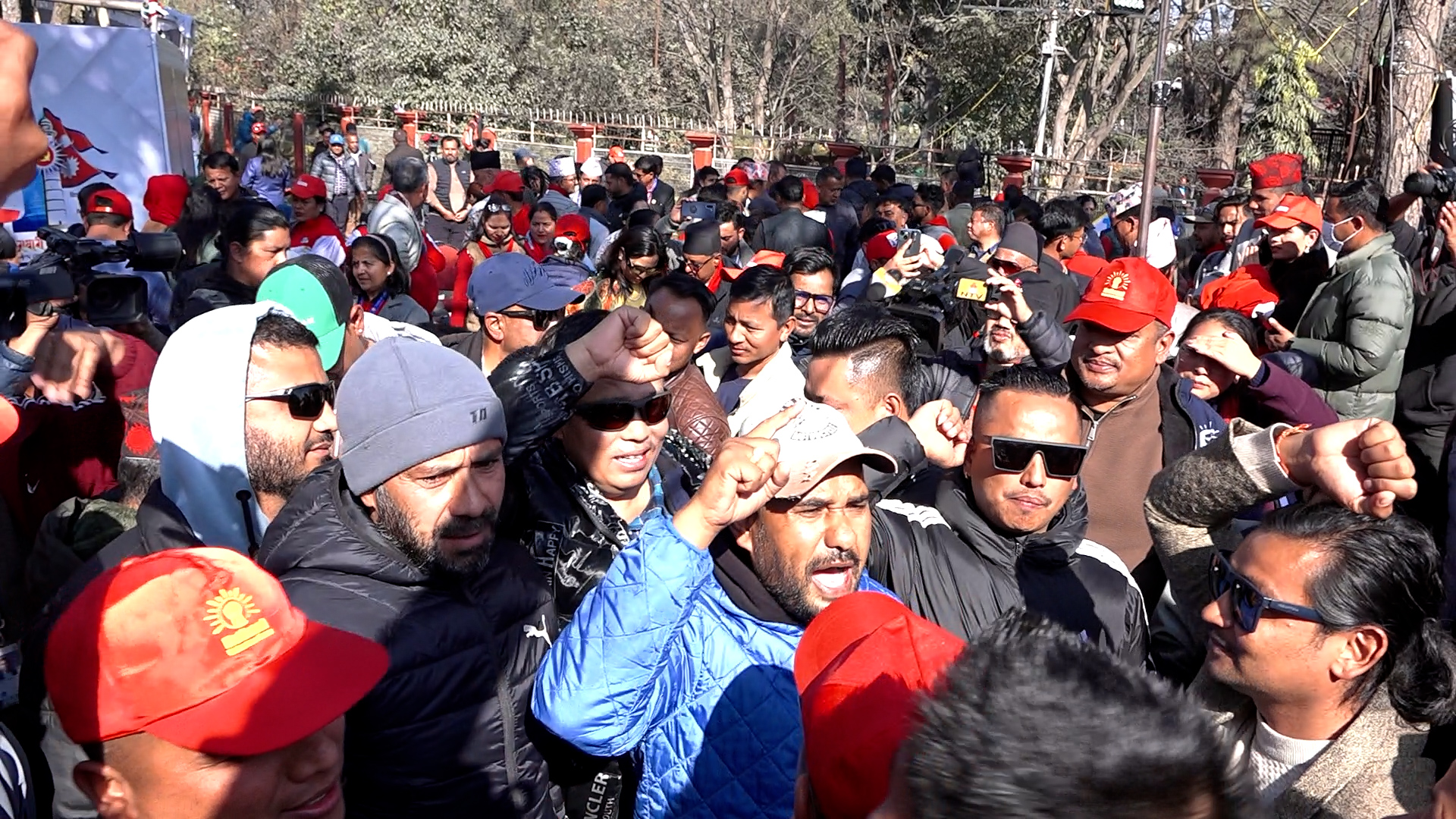 <span class='c1'>एमालेमा सवल लोकतान्त्रिक अभ्यास</span> <span class='c2'>: भृकुटीमण्डपमा देखिएको उत्साह</span>