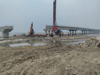 <span class='c1'>सिराहा र धनुषा जोड्ने कमला पुलको बाँकी</span> <span class='c2'>काम हुँदै, चैतभित्र सञ्चालनमा ल्याउने लक्ष्य</span>