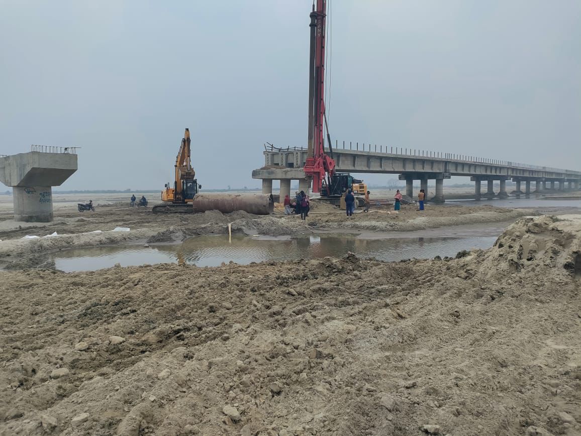 <span class='c1'>सिराहा र धनुषा जोड्ने कमला पुलको बाँकी</span> <span class='c2'>काम हुँदै, चैतभित्र सञ्चालनमा ल्याउने लक्ष्य</span>