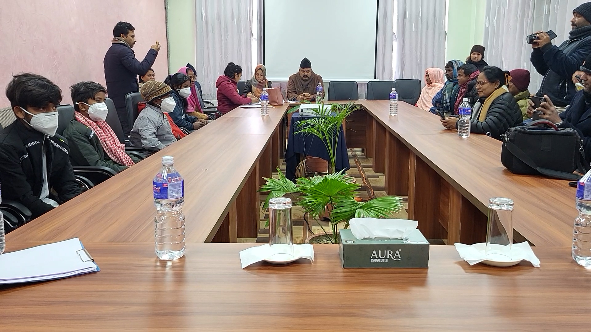 <span class='c1'>भारतको विहारबाट ७</span> <span class='c2'>जना नेपालीको उद्यार</span>