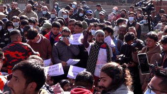 <span class='c1'>माग पूरा नभएसम्म २४ घण्टा</span> <span class='c2'>आन्दोलन गर्ने जेनजीहरु चेतावनी</span>