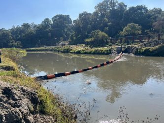 <span class='c1'>बागमती नदीमा तैरिने फोहोर पदार्थहरू</span> <span class='c2'>संकलन गर्न ट्रास बेरियर राखियो</span>