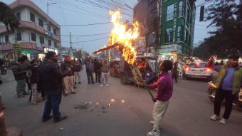 <span class='c1'>जनकपुरधाममा हिन्दूवादीहरुले गरे</span> <span class='c2'>बांगलादेशविरुद्ध प्रदर्शन</span>