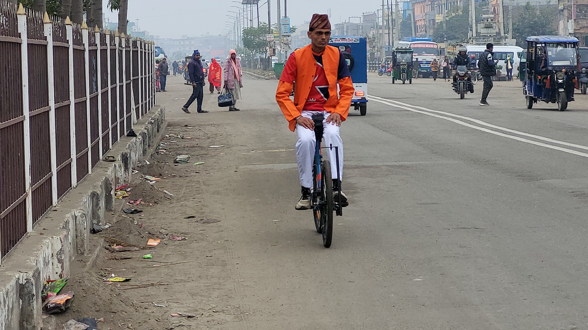 <span class='c1'>युवाहरुलाई हरेस नाखाने सन्देश दिन</span> <span class='c2'>उल्टो साईकल चलाउँदै महोत्तरीका जे.बी.पोखरेल</span>