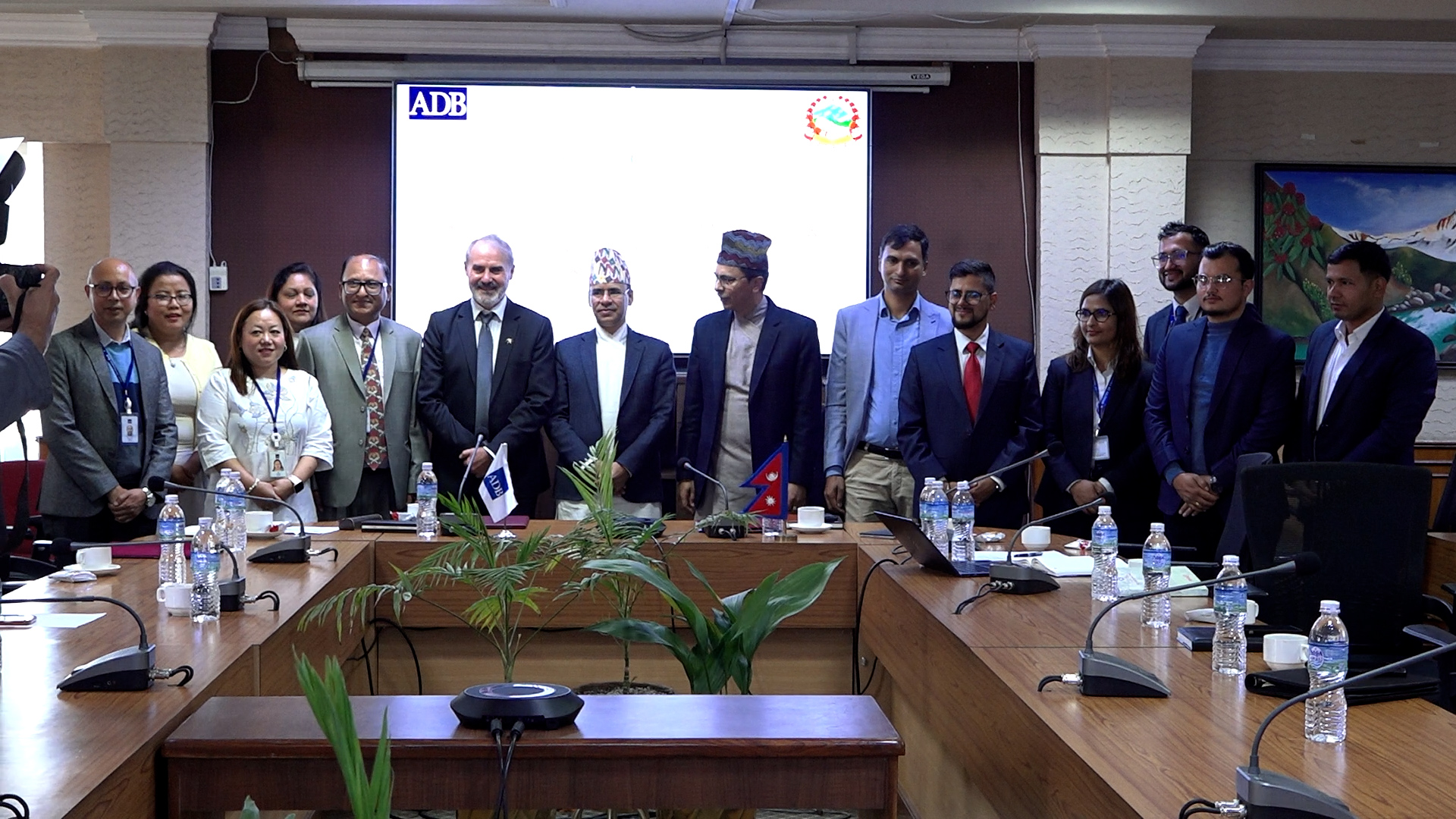 <span class='c1'>नेपाल सरकार र एसियाली विकास बैंकबीच</span> <span class='c2'>१०० मिलियन डलरको सहुलियतपूर्ण ऋण सम्झौता</span>