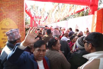 <span class='c1'>एमाले महाधिवेशन :  आफ्नो प्यानलको उम्मेदवारलाई</span> <span class='c2'>भोट हाल्न आतुर प्रतिनिधीहरु  (फोटो फिचर)</span>