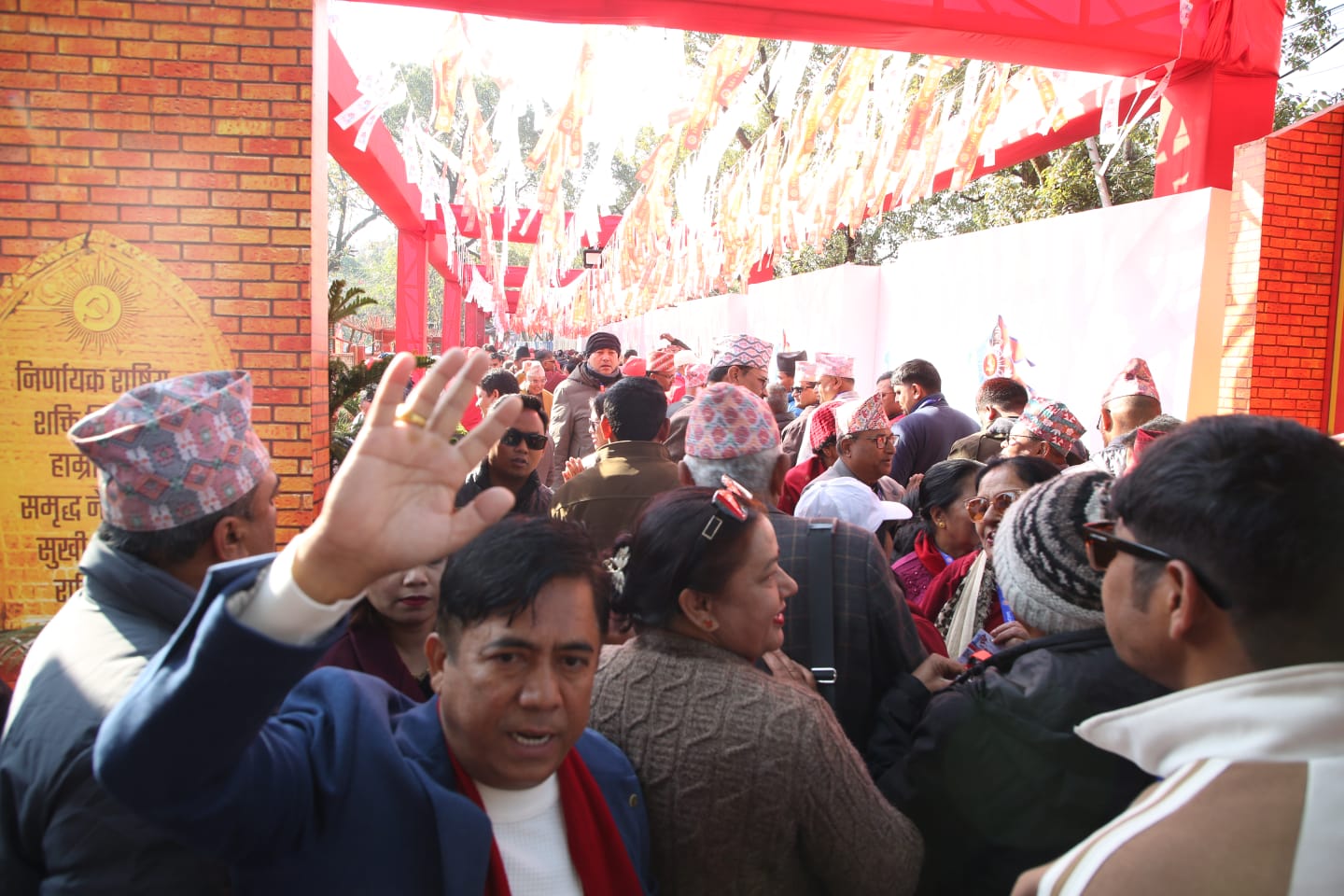 <span class='c1'>एमाले महाधिवेशन :  आफ्नो प्यानलको उम्मेदवारलाई</span> <span class='c2'>भोट हाल्न आतुर प्रतिनिधीहरु  (फोटो फिचर)</span>