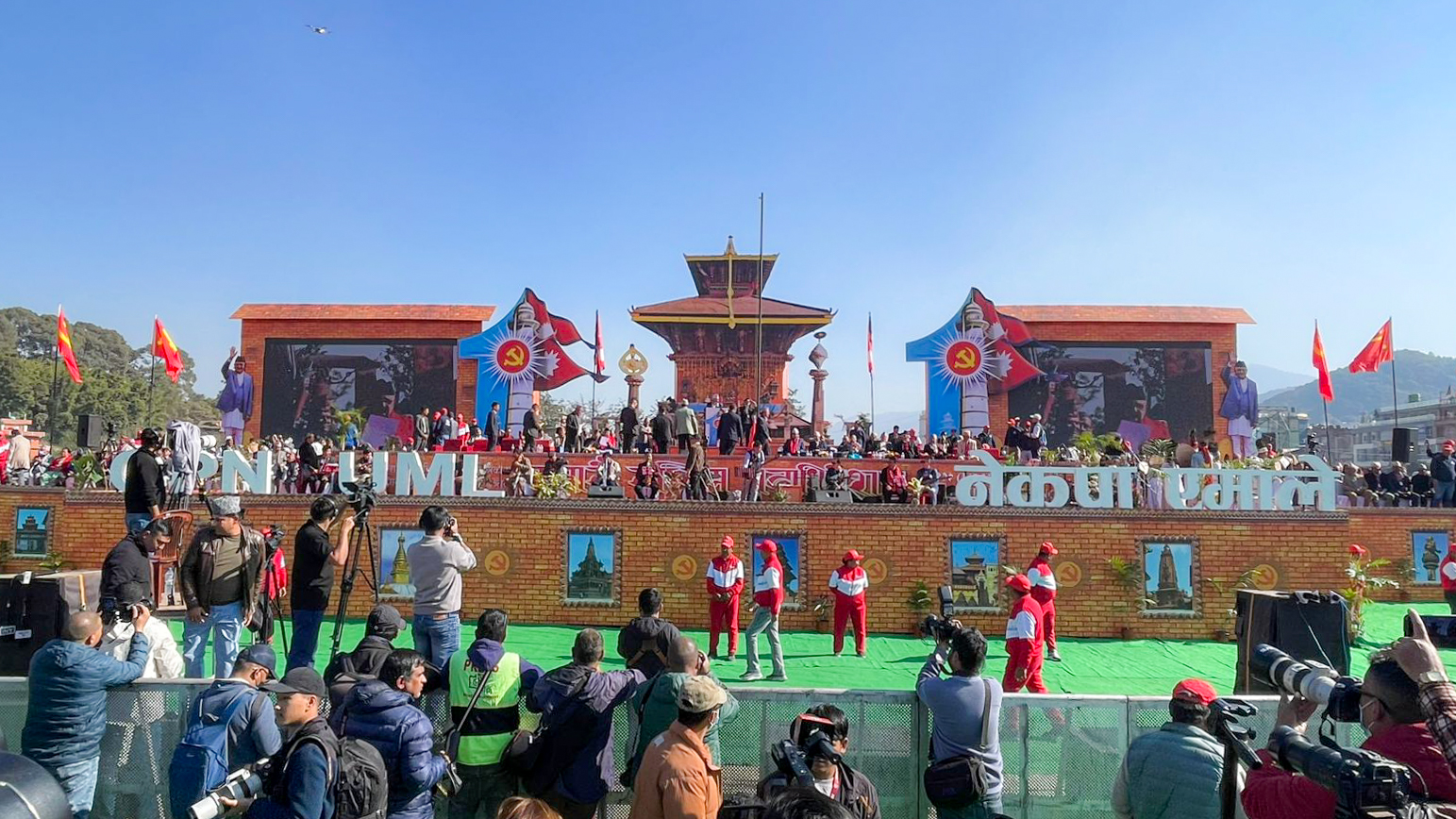 <span class='c1'>एमाले महाधिवेशन उद्घाटनका</span> <span class='c2'>झलकहरु (तस्विरमा)</span>