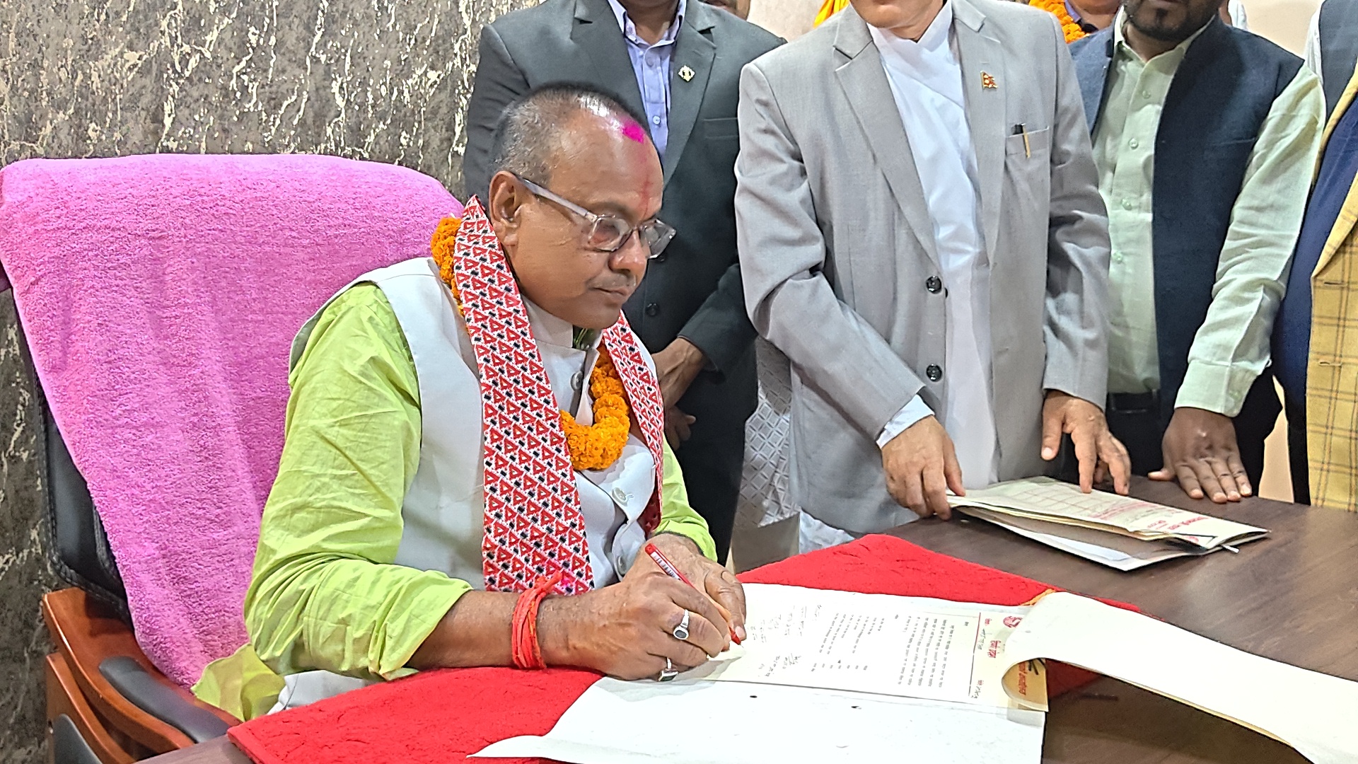 <span class='c1'>मधेश प्रदेशका मुख्यमन्त्री यादवले</span> <span class='c2'>आज विश्वासको मत लिँदै</span>