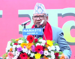 <span class='c1'>विगतका कमजोरी सच्चाएर इमान्दारिताका साथ</span> <span class='c2'>देश रुपान्तरण गर्छौंः माधवकुमार नेपाल</span>