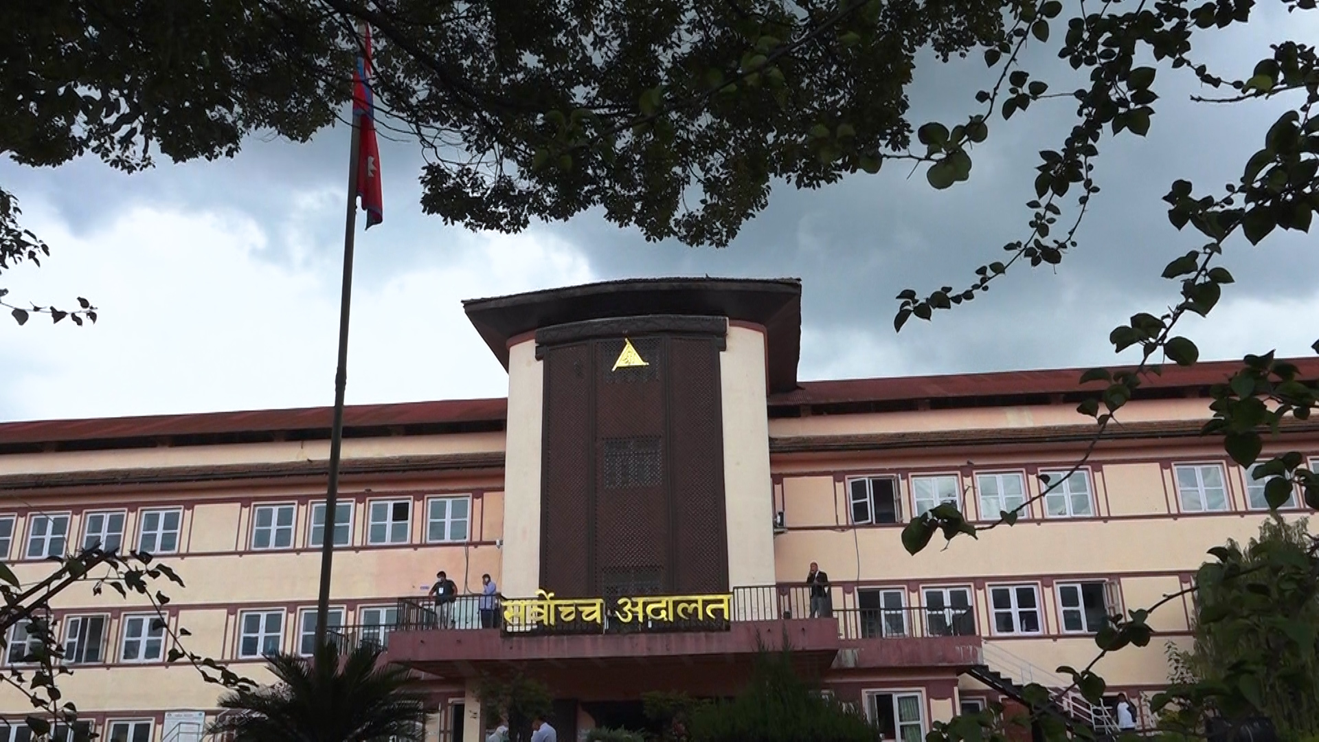 <span class='c1'>सर्वोच्चमा प्रतिनिधिसभा निर्वाचन रोकथाम माग</span> <span class='c2'>गर्दै पूरक रिट आज पेसी</span>