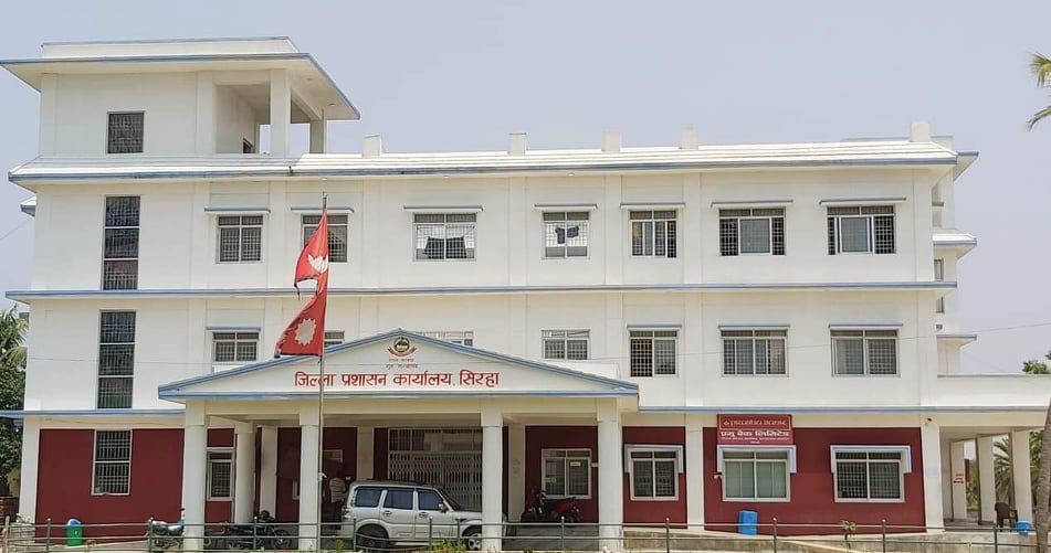 <span class='c1'>सिरहामा इजाजत बिना सञ्चालनमा रहेका निजी स्वास्थ्य संस्थालाई</span> <span class='c2'>७ दिनभित्र कागजात पेश गर्न प्रशासनको निर्देशन</span>