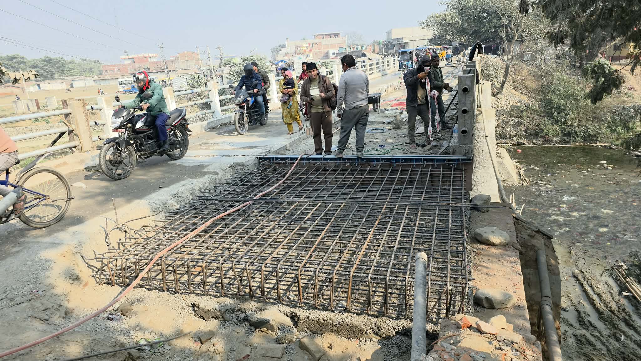 <span class='c1'>विराटनगर हाटखोला–कटहरी जोड्ने पुल</span> <span class='c2'>निर्माणमा ढिलाइ, सर्वसाधारण मर्कामा</span>