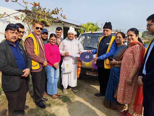 <span class='c1'>विराटनगरका समाजसेवी अग्रवालद्वारा आफैं चढदै आएको</span> <span class='c2'>मारुती भ्यान मानवसेवा आश्रमलाई दान</span>