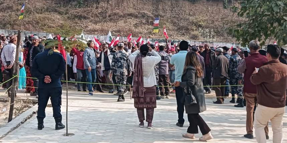 <span class='c1'>महोत्तरीको उम्मेदवारी दर्तामा</span> <span class='c2'>ऐतिहासिक चाप</span>