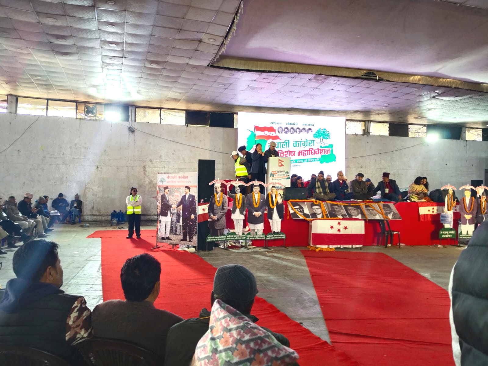 <span class='c1'>कांग्रेस विशेष महाधिवशेन : प्रतिवेदनमाथि</span> <span class='c2'>छलफल र सुझाव दिनेक्रम जारी</span>