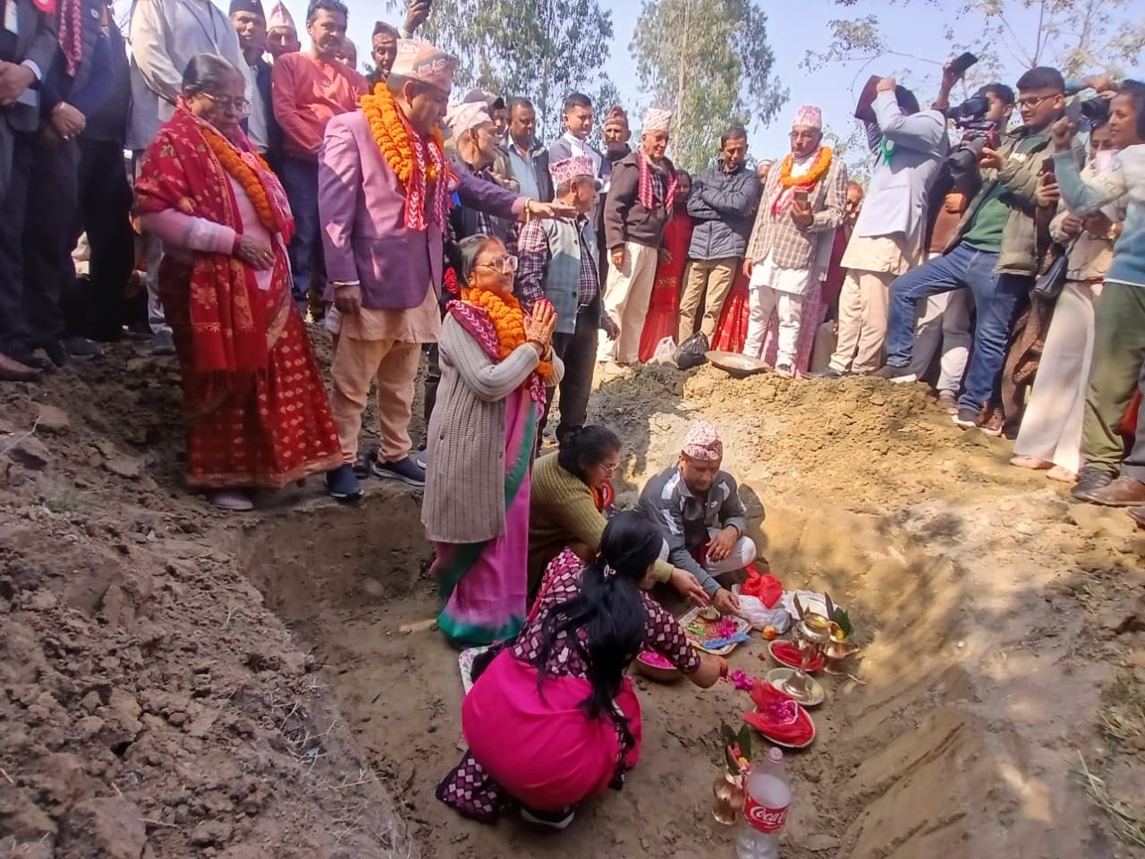 <span class='c1'>आफुले पढेको स्कुलमा  नोवेल हस्पिटलका डां</span> <span class='c2'>शुनिल शर्माले २ करोडको विद्यालय भवन बनाईदिने</span>