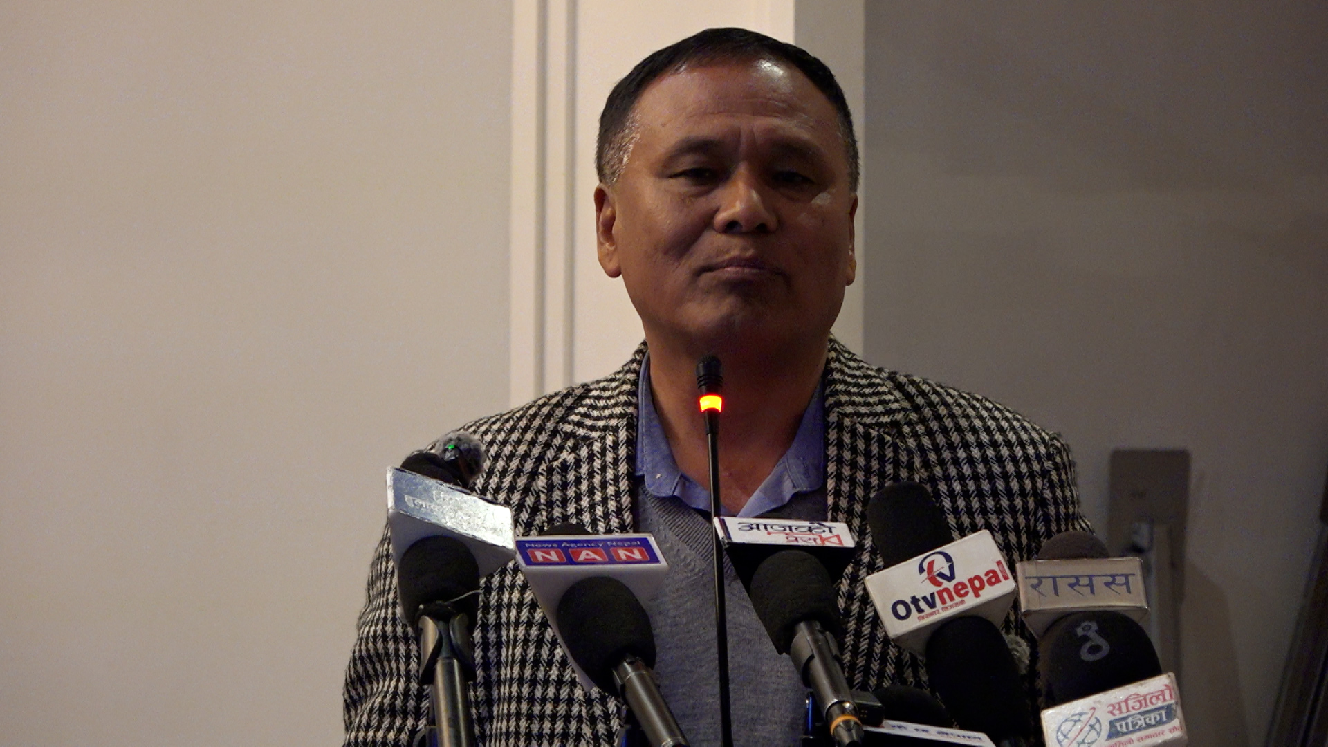 <span class='c1'>लचकता अपनाएर जलविद्युत परियोजना अघि</span> <span class='c2'>बढाउन प्रभावित क्षेत्रलाई मन्त्रीको आग्रह</span>