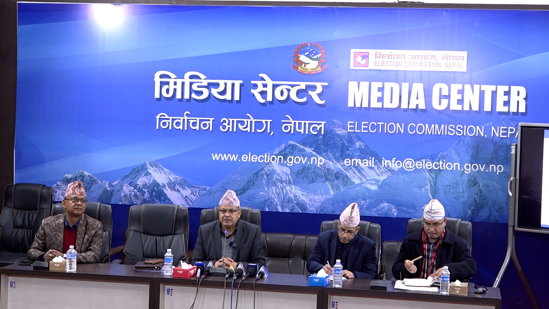 <span class='c1'>निर्वाचनको तयारीमा आयोग, एआईको</span> <span class='c2'>समेत अनुगमन हुने</span>