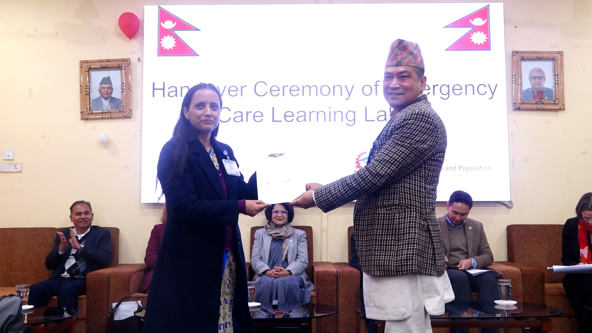 <span class='c1'>लेर्डल ग्लोबल हेल्थ द्वारा सरकारलाई आपतकालीन</span> <span class='c2'>हेरचाह लर्निङ ल्याब किट हस्तान्तरण</span>