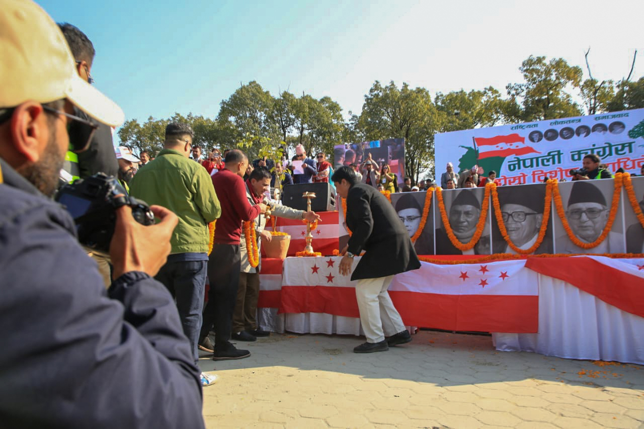 <span class='c1'>कांग्रेस प्रतिनिधिहरु भन्छन् : विशेष</span> <span class='c2'>महाधिवेशनमा सभापति देउवा आइदिए हुन्थ्यो</span>
