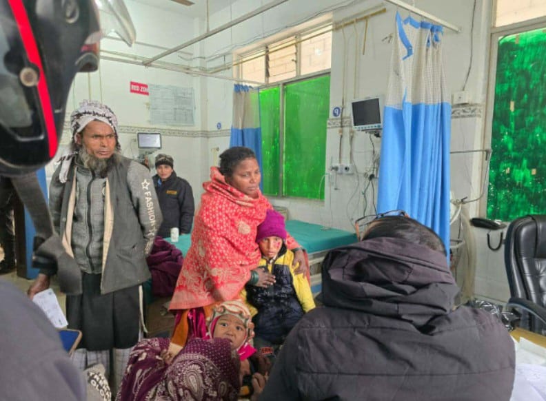 <span class='c1'>रौतहटमा कुकुरले एकैदिन ५० भन्दा</span> <span class='c2'>बढीलाई टोक्यो, स्थानीय त्रसित</span>