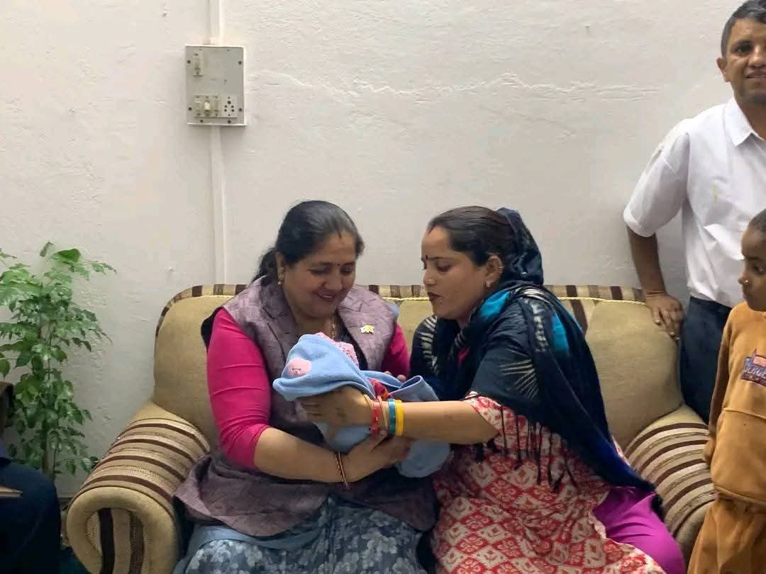 <span class='c1'>अस्पतालमै छोडिएको नवजात</span> <span class='c2'>शिशु बालआश्रममा</span>