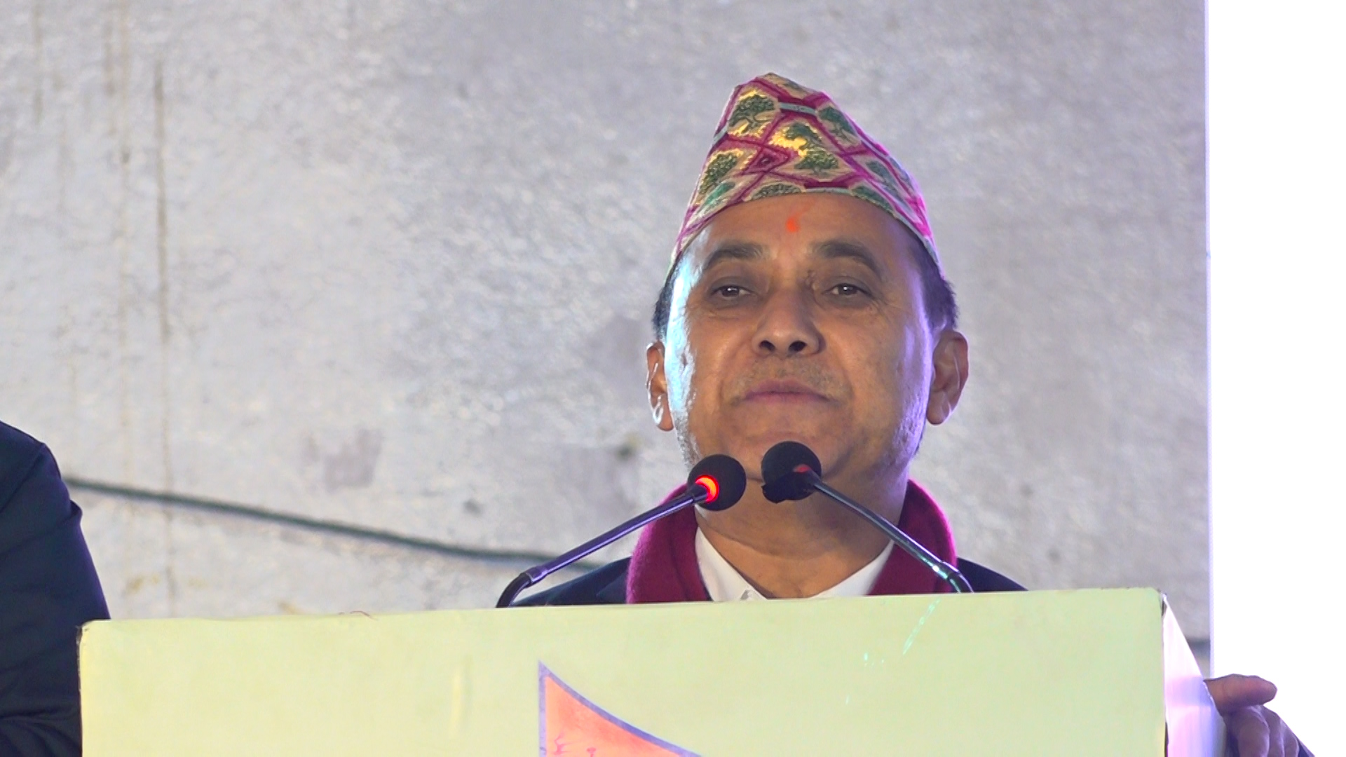 <span class='c1'>निष्कासनमा परेका महामन्त्री शर्मा भन्छन्</span> <span class='c2'>– महामन्त्रीको पद बिहानै त्यागिसके</span>