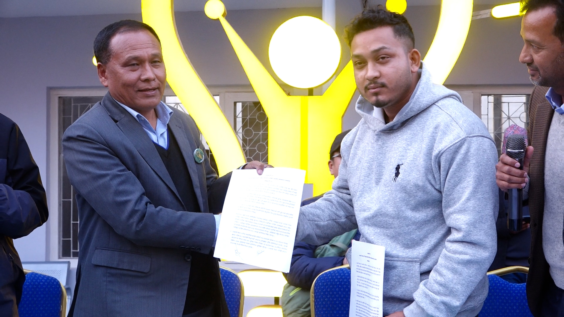 <span class='c1'>उज्यालो नेपाल पार्टी र राष्ट्रिय</span> <span class='c2'>परिवर्तन पार्टी(युनाईटेड जेनजी)बीच एकता</span>