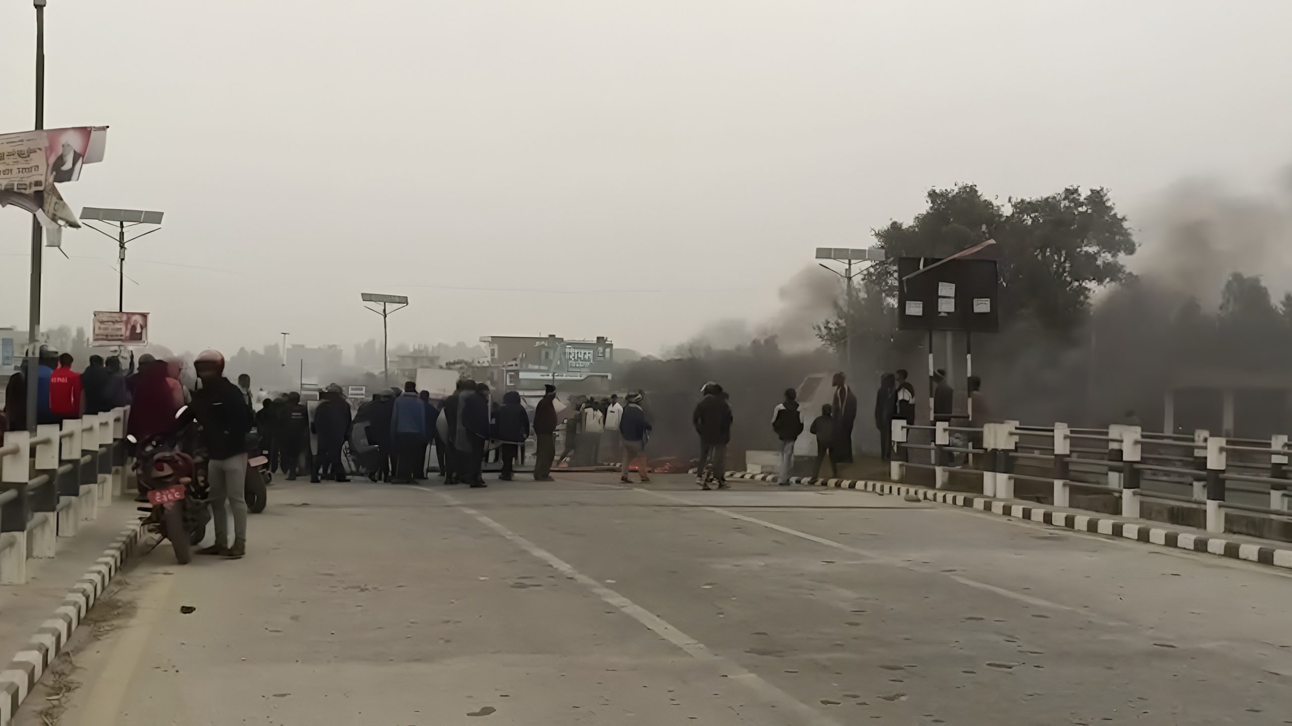 <span class='c1'>धनुषाको सतलोक आश्रममा</span> <span class='c2'>विवाद, दर्जनौं घाइते</span>