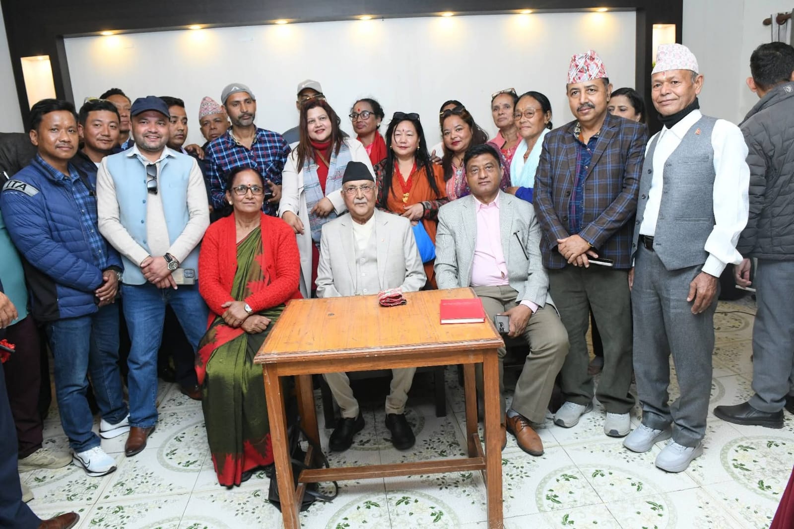 <span class='c1'>ओलीले आज  झापा दक्षिणी</span> <span class='c2'>क्षेत्रका कार्यकर्तासँग अन्तरक्रिया गर्ने</span>