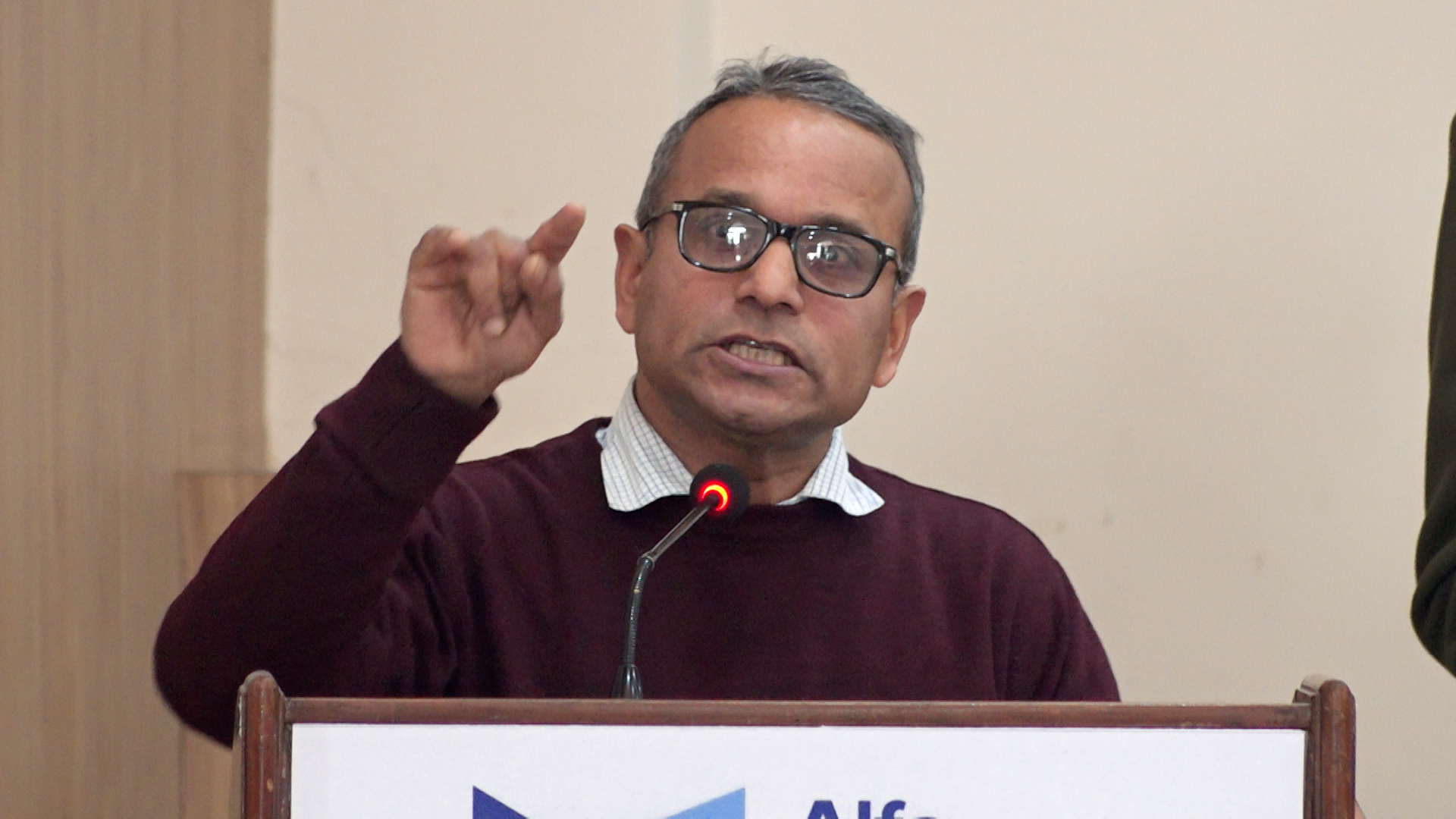 <span class='c1'>नयाँ दलहरुमा केही खास समूदायको मात्र</span> <span class='c2'>वर्चश्व छ : विश्लेषक शाह</span>