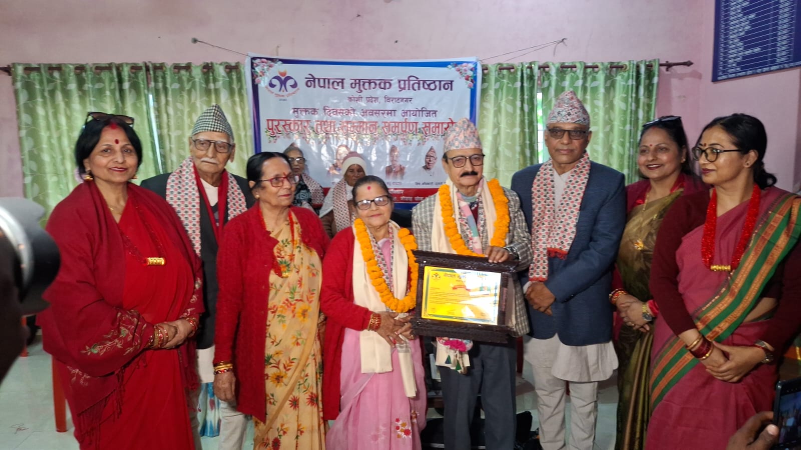 <span class='c1'>मुक्तक प्रतिष्ठानद्वारा विराटनगरका</span> <span class='c2'>पोखरेलसहित चारजना पुरस्कृत</span>