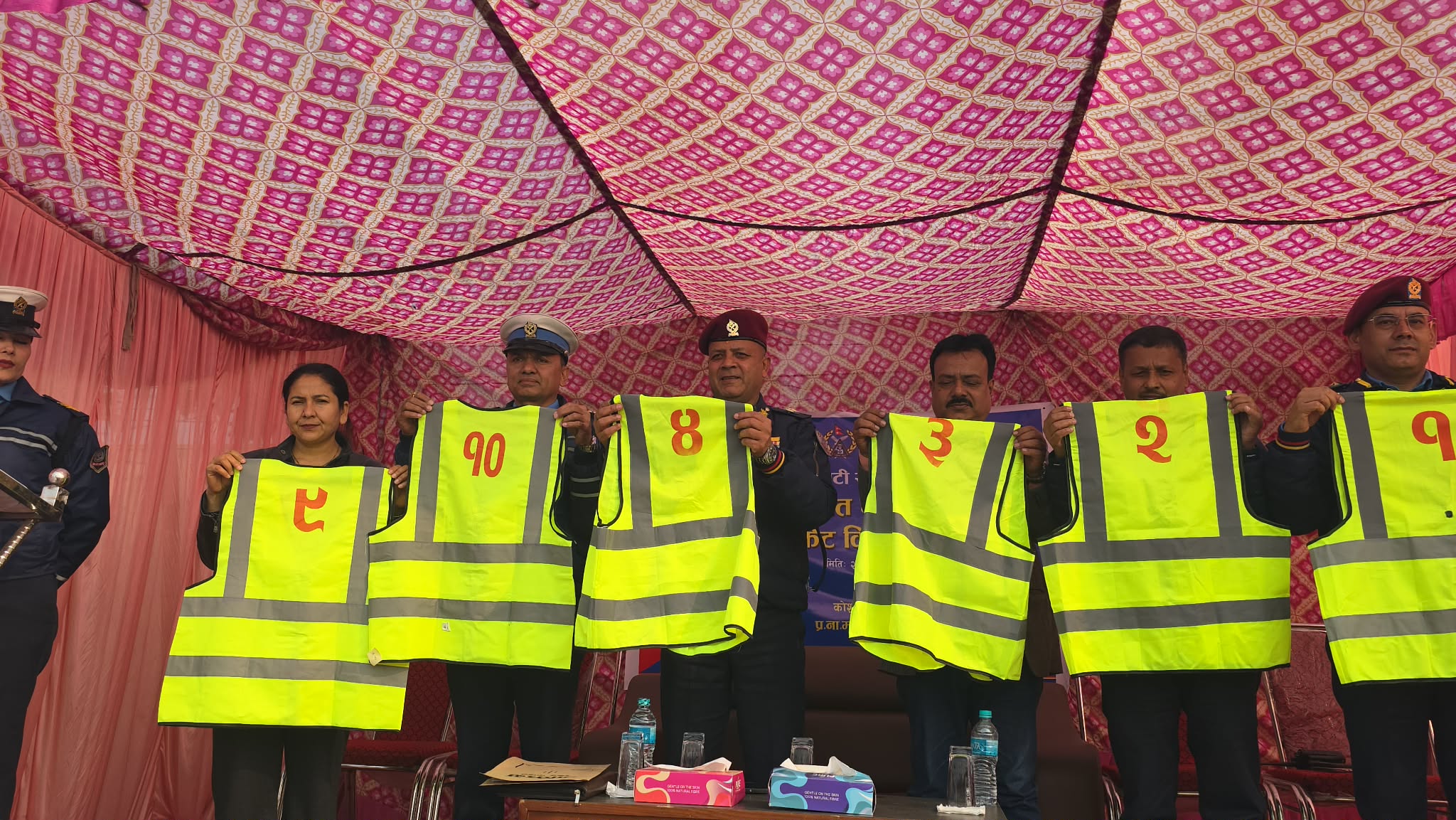 <span class='c1'>विराटनगरमा सुरक्षित यात्राका लागि सिटी</span> <span class='c2'>सफारी चालकलाई ‘नम्बर कोड’</span>