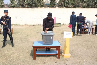 <span class='c1'>मतदान स्थलको सुरक्षा अभ्यास तथा</span> <span class='c2'>डेमो प्रदर्शन कार्यक्रम सम्पन्न</span>