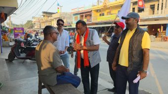 <span class='c1'>निर्वाचन क्षेत्र ५ का लागि मनोज</span> <span class='c2'>अग्रवालले थाले विराटनगरमा पनि घरदैलो अभियान</span>