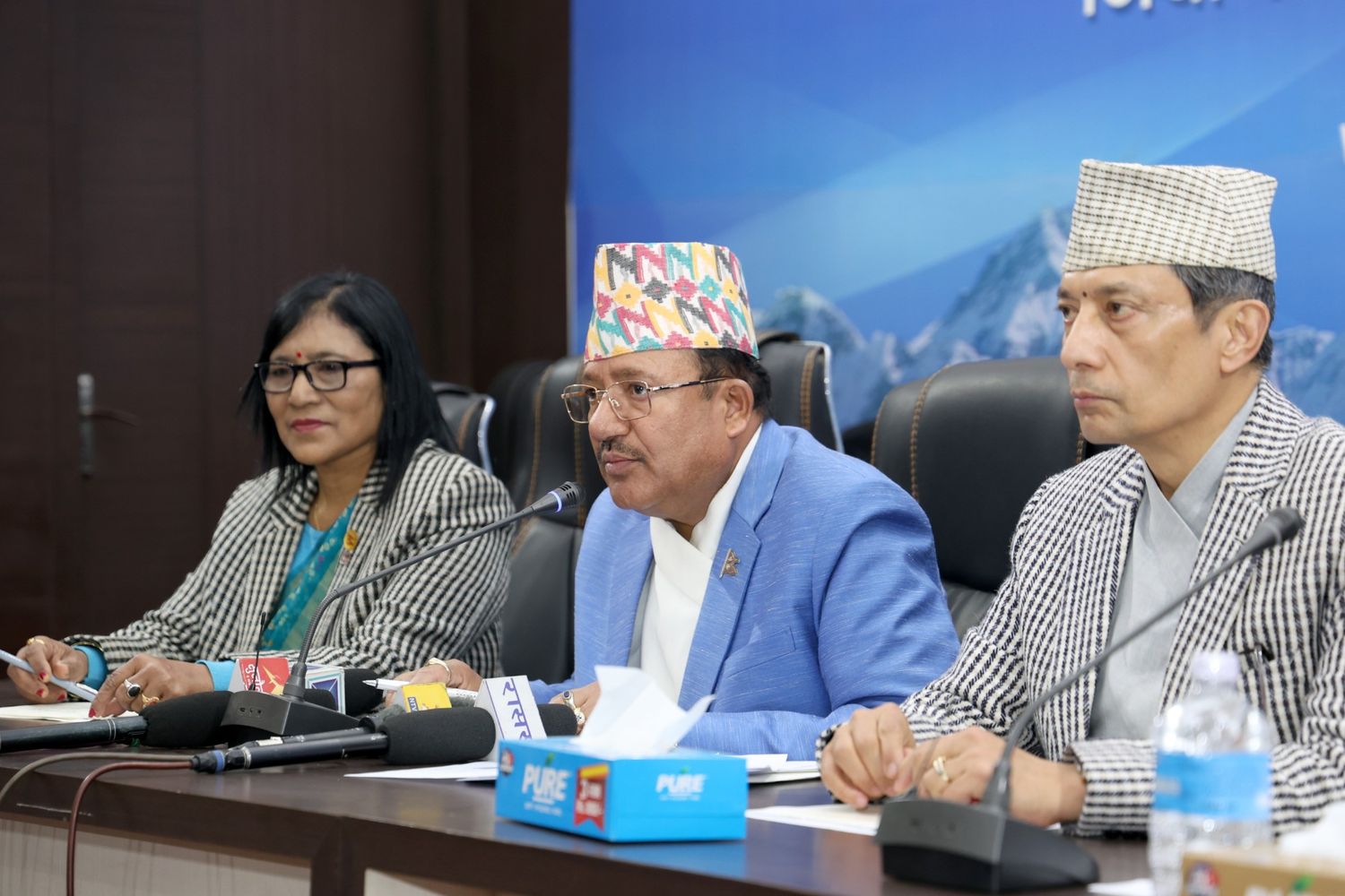 <span class='c1'>राजनीतिक दलहरूलाई ६४</span> <span class='c2'>बुँदे निर्देशन</span>