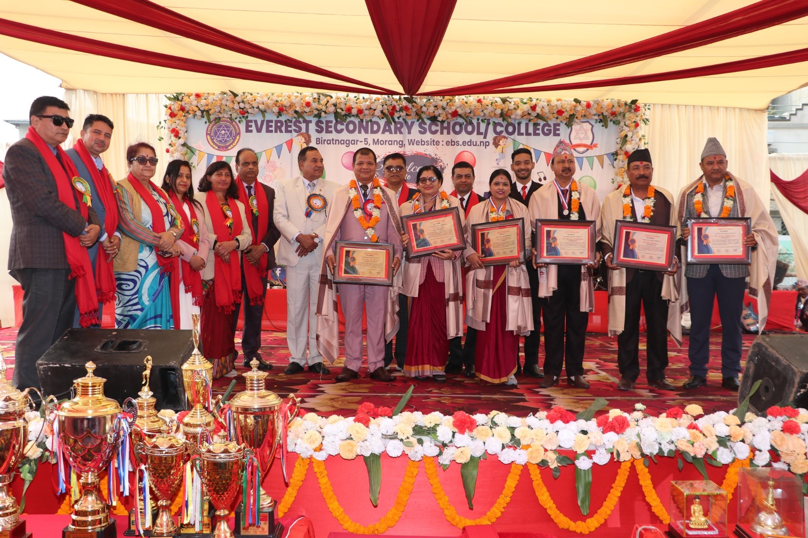 <span class='c1'>अभिभावक दिवसमा एभरेष्टद्वारा कर्मचारी</span> <span class='c2'>र प्रशिक्षक सम्मानित</span>