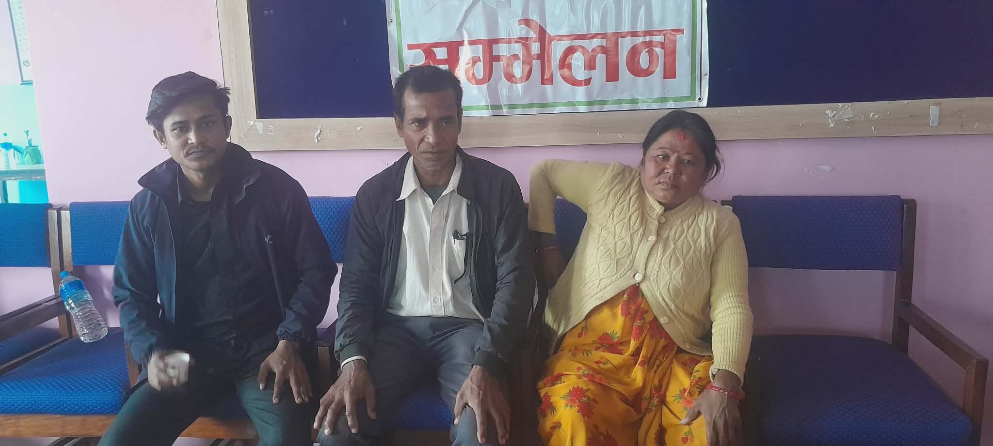 <span class='c1'>कटहरीमा काँग्रेस नेताको राँइदाँई–बिचौलिया प्रयोग</span> <span class='c2'>गरेर एउटा परिवारको उठाइयो घरबास</span>