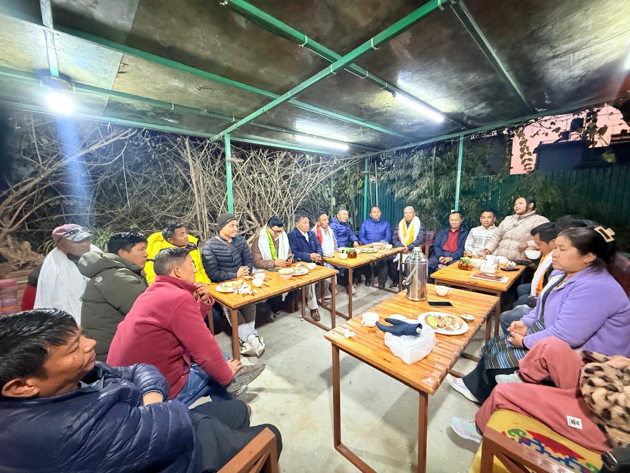 <span class='c1'>कुलमानलाई विजयी गराउन काठमाडौंका</span> <span class='c2'>सोलुखुम्बु र ओखलढुंगाबासी संगठित</span>