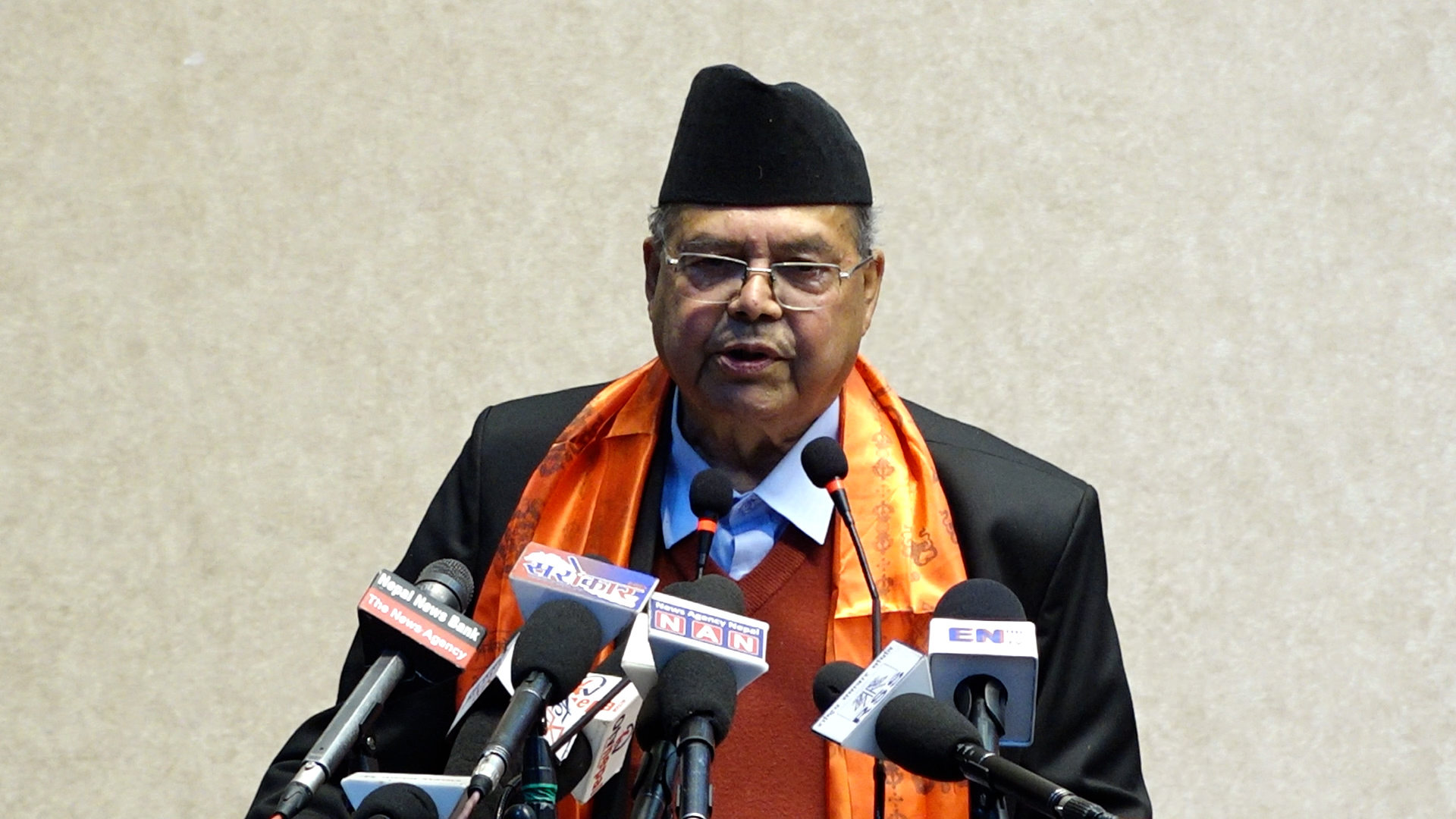 <span class='c1'>घोषणापत्र आमजनतासम्म पुग्नेमा शंका</span> <span class='c2'>छ : खनाल</span>