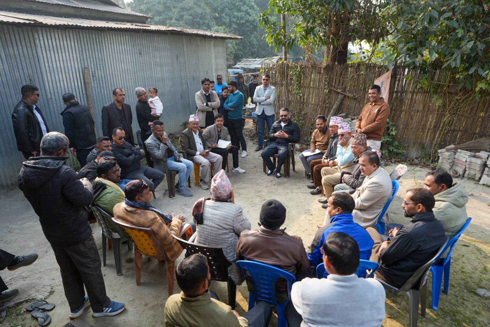 <span class='c1'>झापाका स्थानीय समस्याबारे जनप्रतिनिधि</span> <span class='c2'>र व्यक्तित्वसँग बालेनको छलफल</span>