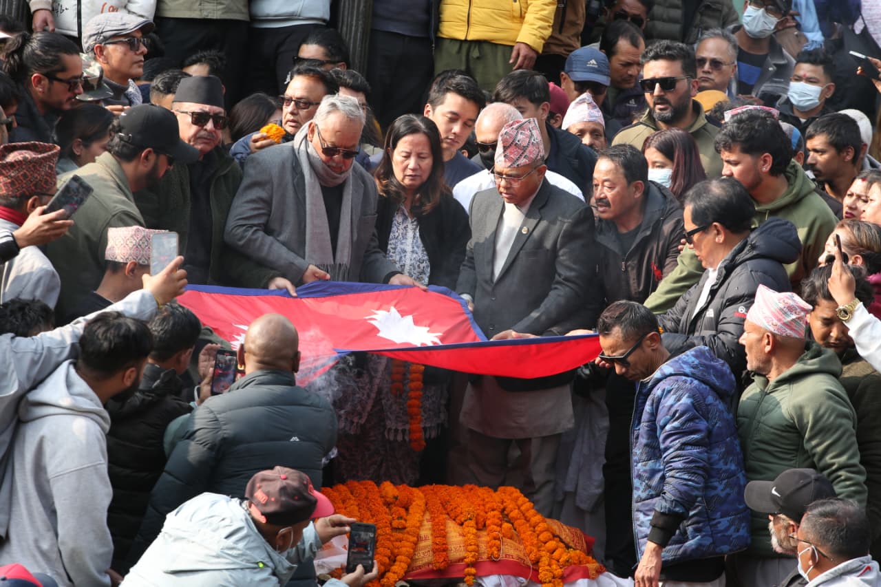 <span class='c1'>सुनिल थापाको पशुपति</span> <span class='c2'>आर्यघाटमा अन्त्येष्टि</span>