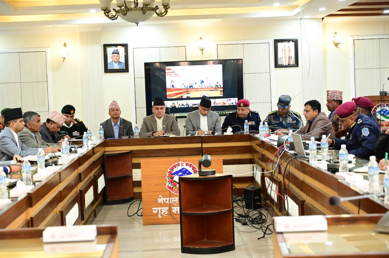 <span class='c1'>निर्धक्क भएर फागुन २१ गतेको मतदान प्रक्रियामा</span> <span class='c2'>भाग लिन मतदातालाई गृहमन्त्री अर्यालको आव्हान</span>