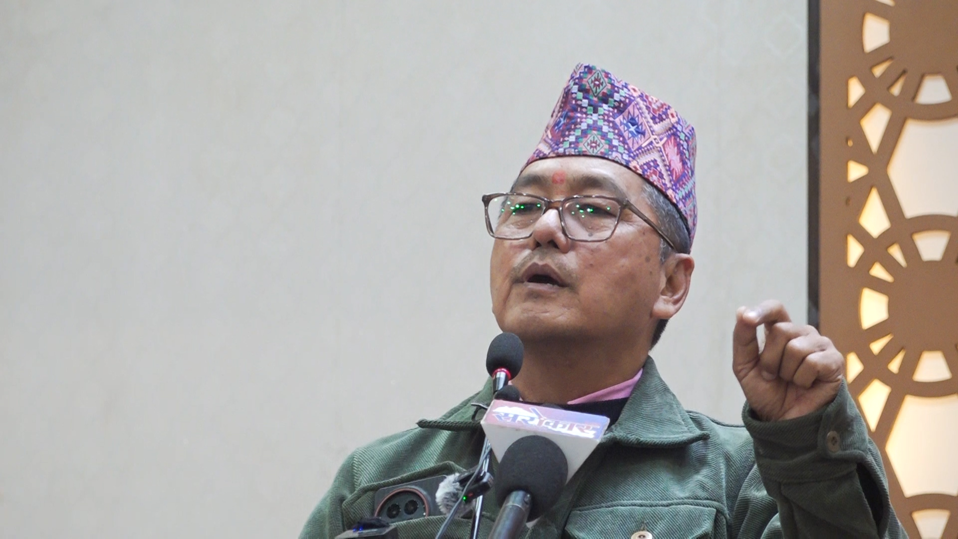 <span class='c1'>विद्रोह गर्नुभन्दा चुनावमै जानु उपयुक्त</span> <span class='c2'>ठान्यौं : अध्यक्ष लिङ्देन</span>