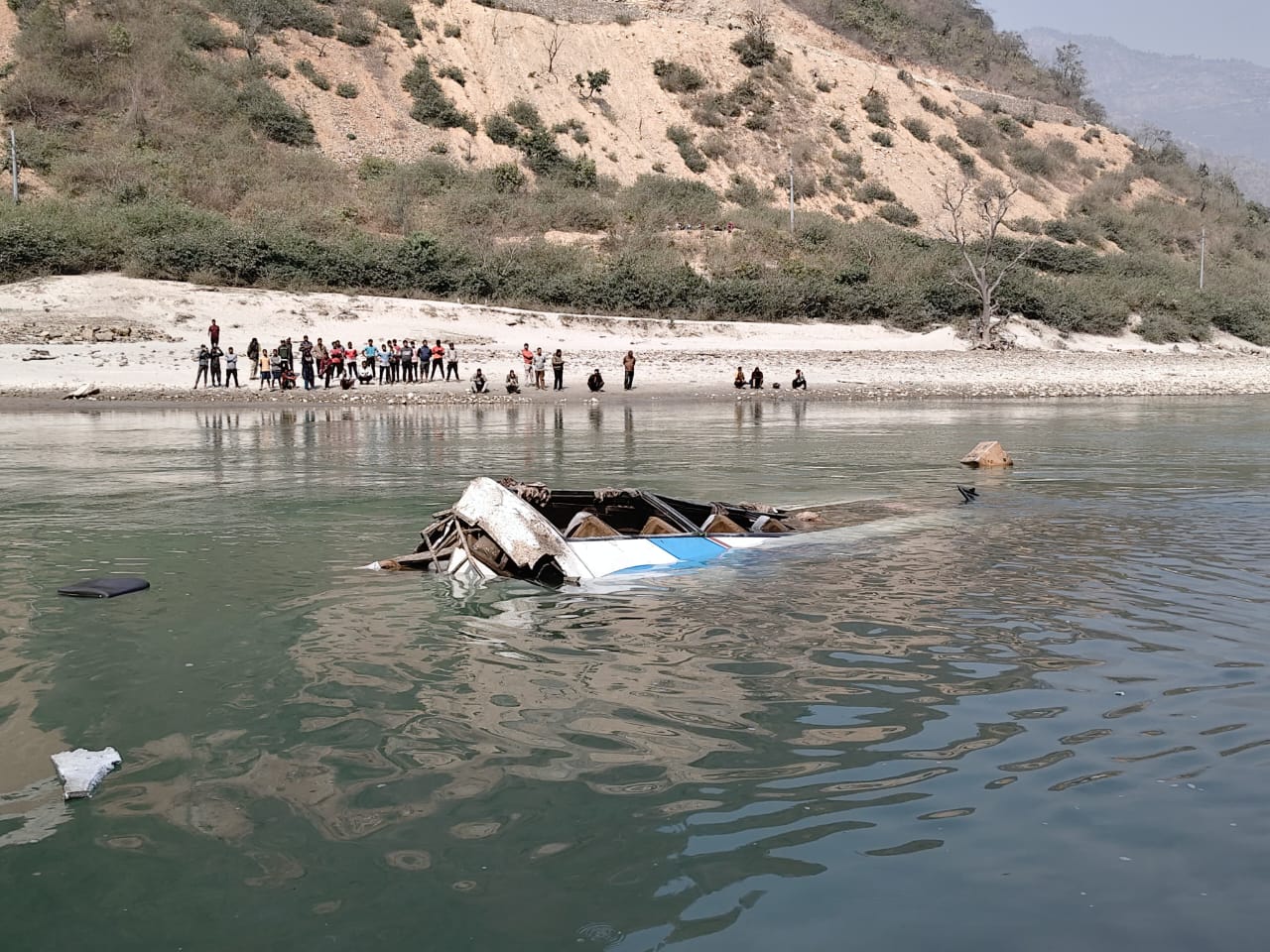 <span class='c1'>मन्थलीको लिलौटी क्षेत्रमा बस दुर्घटना</span> <span class='c2'>हुँदा नौं जनाको मृ*त्यु</span>