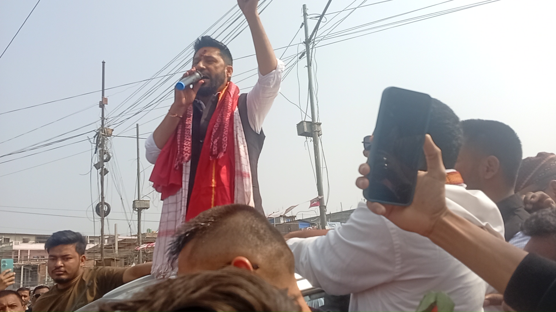 <span class='c1'>सिरहाको गोलबजारमा रास्वपा सभापति</span> <span class='c2'>रवि लामिछानेलाई भव्य स्वागत</span>