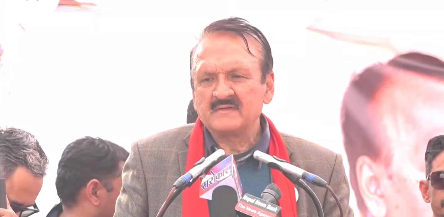 <span class='c1'>देश बचाउन र स्थिरताका लागि कांग्रेस</span> <span class='c2'>सत्तामा पुग्न जरुरी : डा.महत</span>